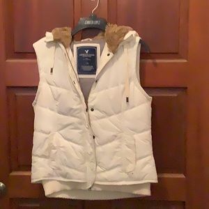 American Eagle White Puffy Vest